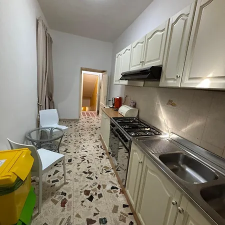 November House * تْشيفالو