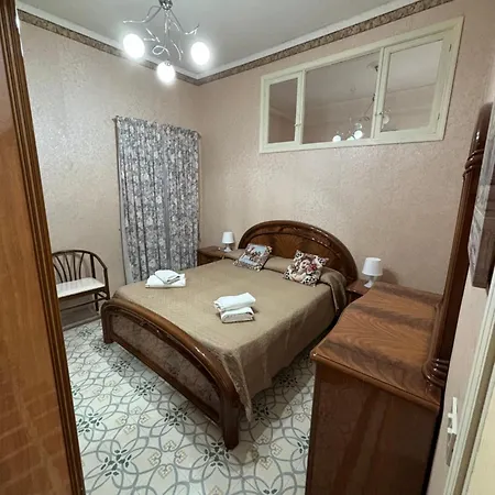 November House * تْشيفالو